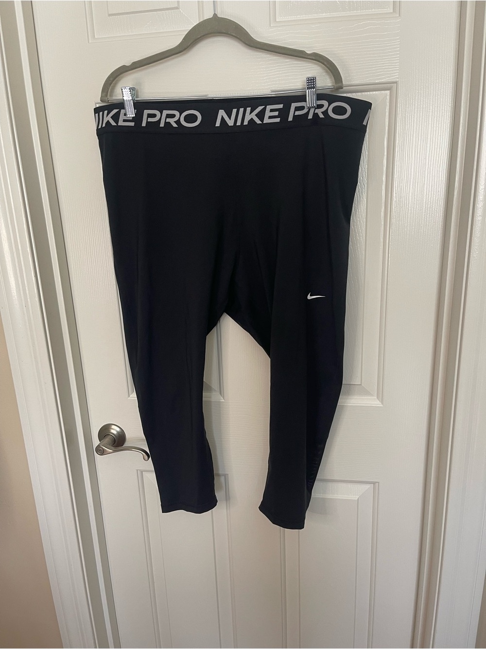 Nike Black High-Rise Pro Capris with Branded Waistband - Picture 5 of 7
